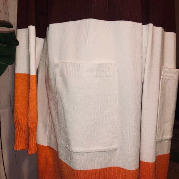 •NWT• RUST-WHITE-ORANGE CARDIGAN - Picture 4 of 7